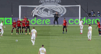 赵继伟首秀24+7献制胜罚球 辽宁险胜新疆