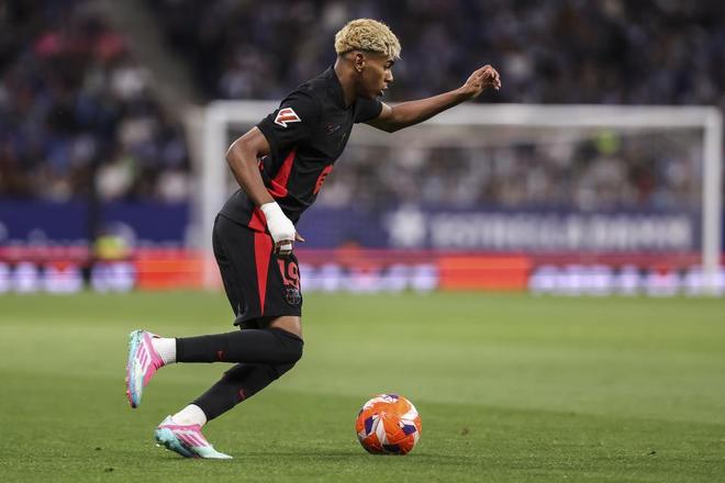 英超第五至第十四名仅差4分，竞争激烈